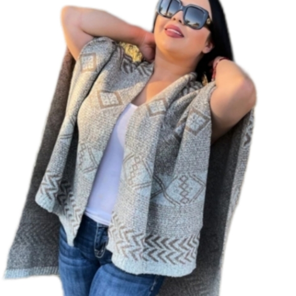 Aztec Pattern Poncho One Size - Picture 2 of 9